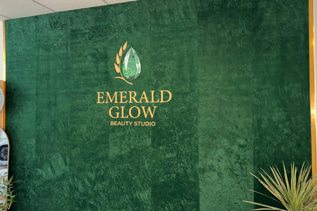 Emerald Glow Beauty Salon, Innsbruck