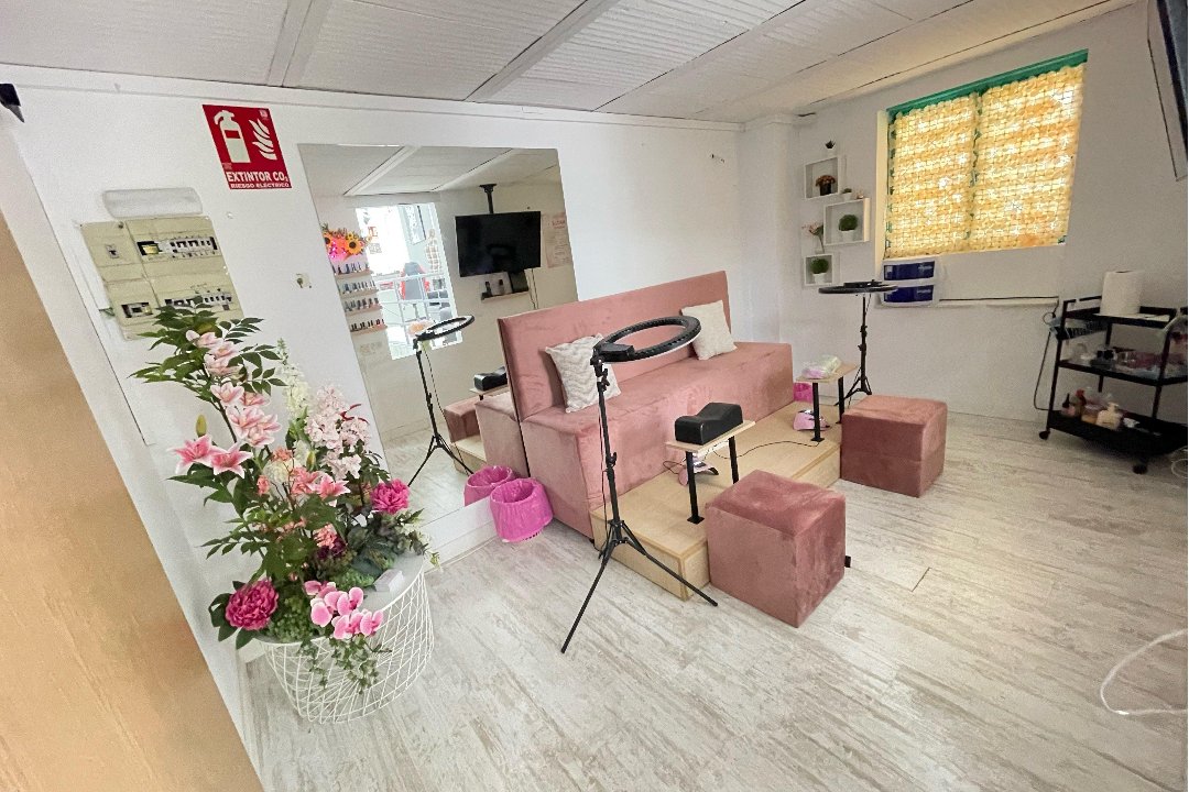 Yuri Ogari Nails, Casco Antiguo, Comunidad de Madrid