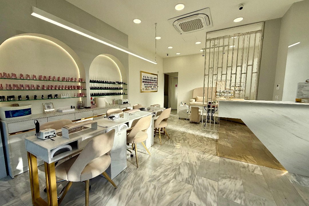 Glassy Nails, Metamorphosis Municipality, Αττική