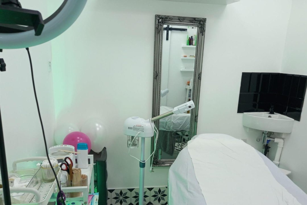 OV HAIR AND BEAUTY SALON LTD, Westferry, London
