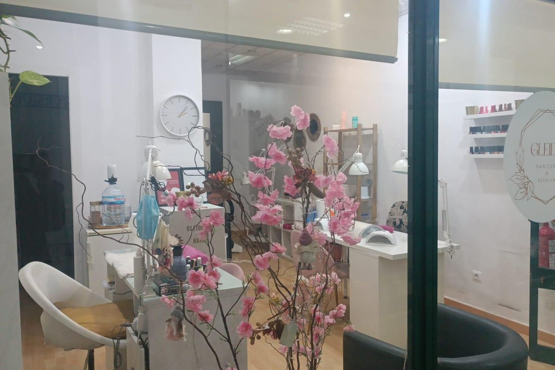 Viviane Alves Nails, Almada