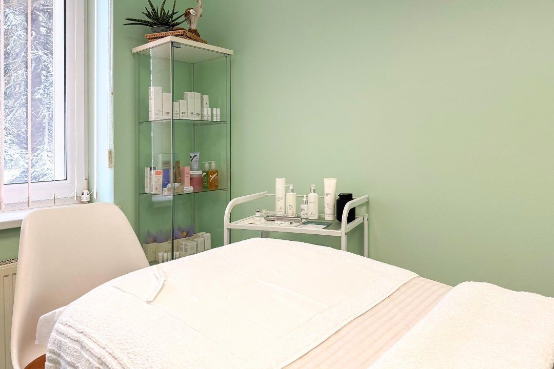 Grožio linijos by Ju'Be, Akademija, Kauno rajonas