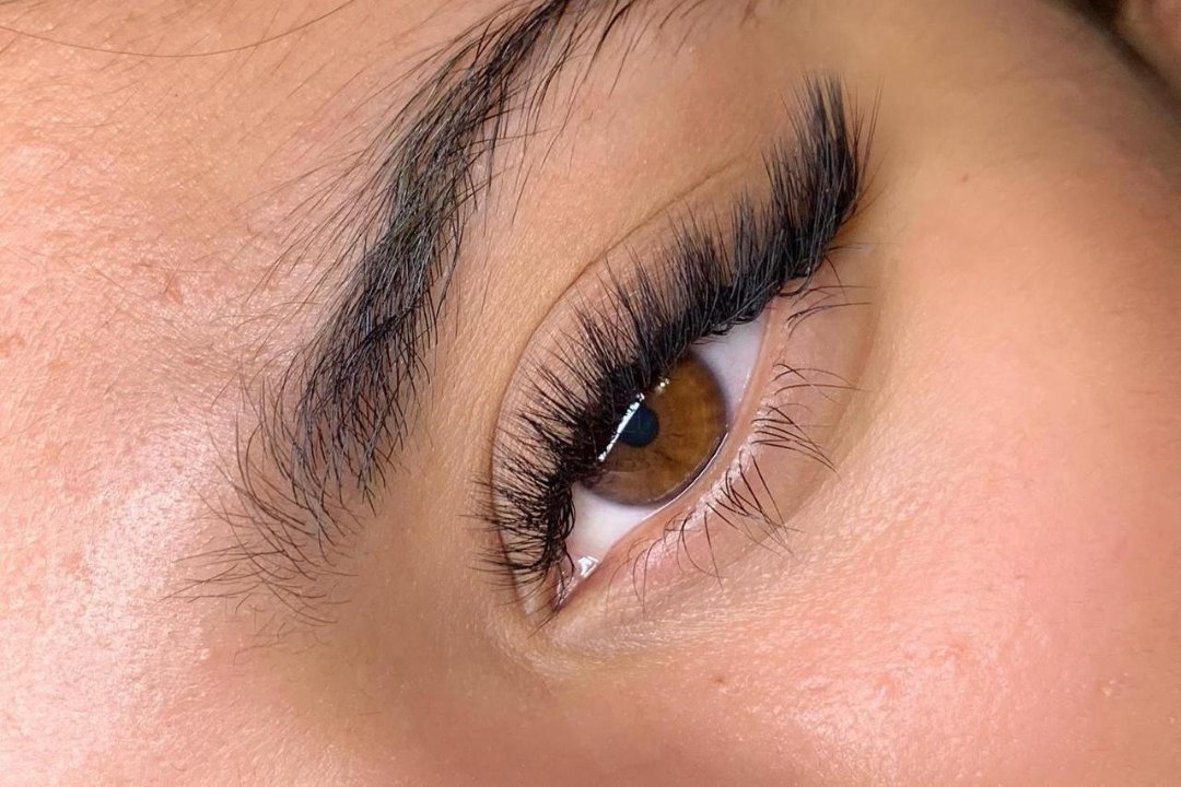 Mira Lashes, Les Savoises, Genf