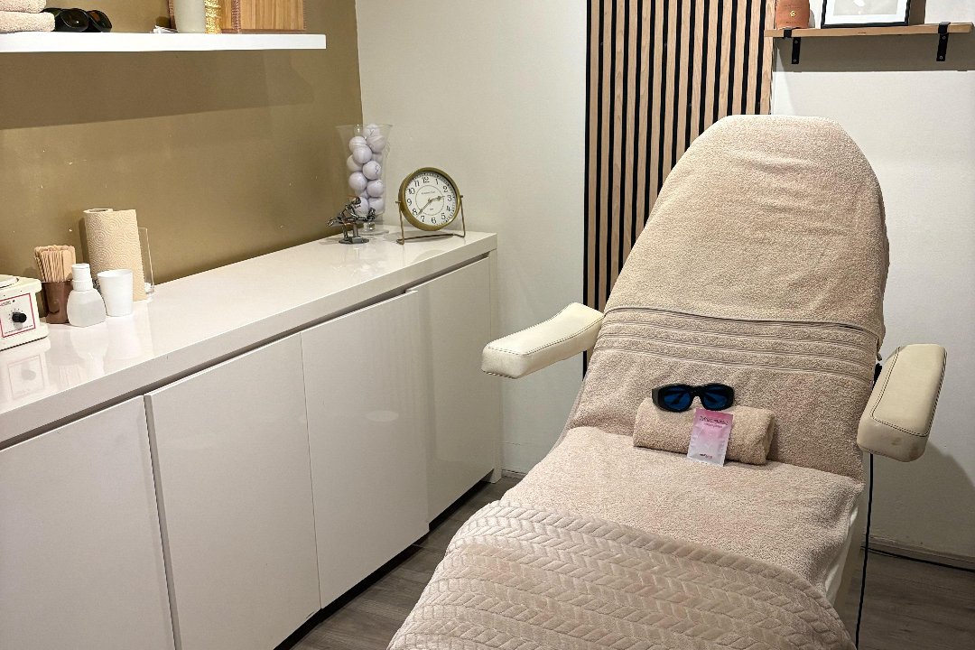 City Beauty & Laser, Hem