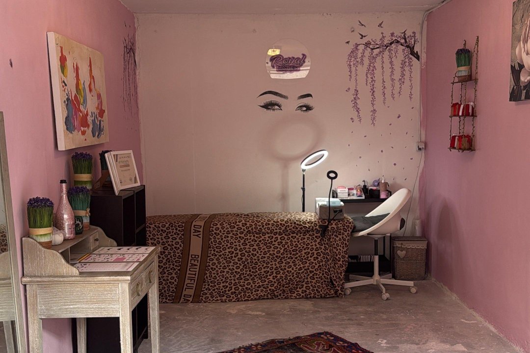 Royal Lashes, Nuovo Salario, Roma