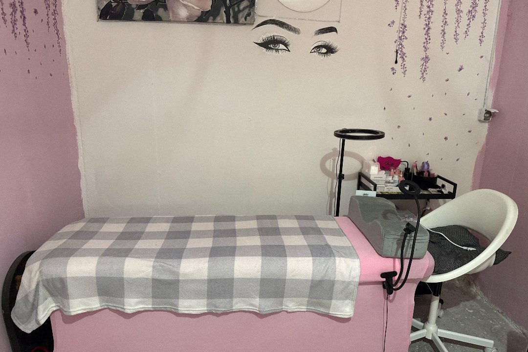 Royal Lashes, Nuovo Salario, Roma