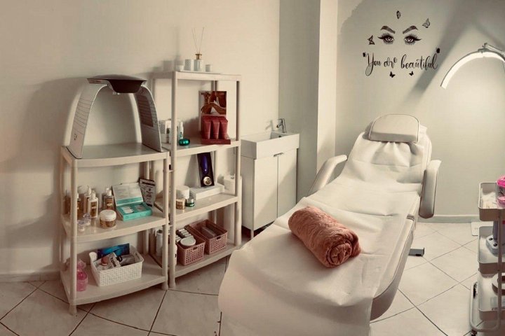 AC Permanent Make Up & Beauty - Onglerie Latina - Photo de couverture - OneBooking