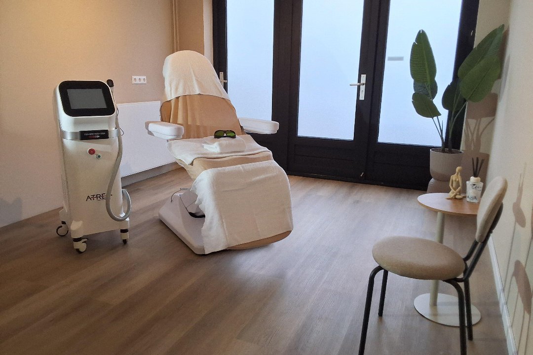 Shine Laser Studio, Hoofddorp, Noord-Holland