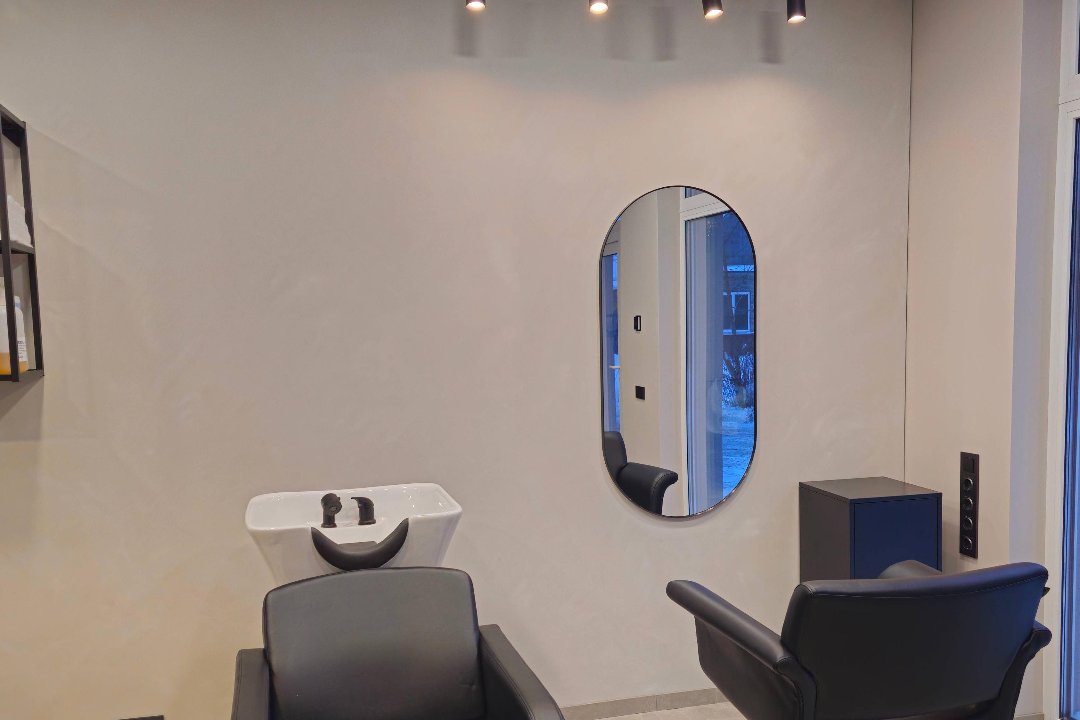 Hairstylist-Karina, Lentvaris