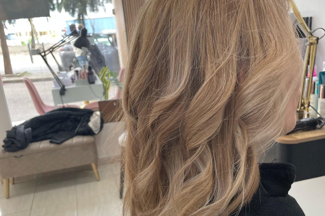 By Su estetica e cabeleireiro, Faro, Distrito de Faro