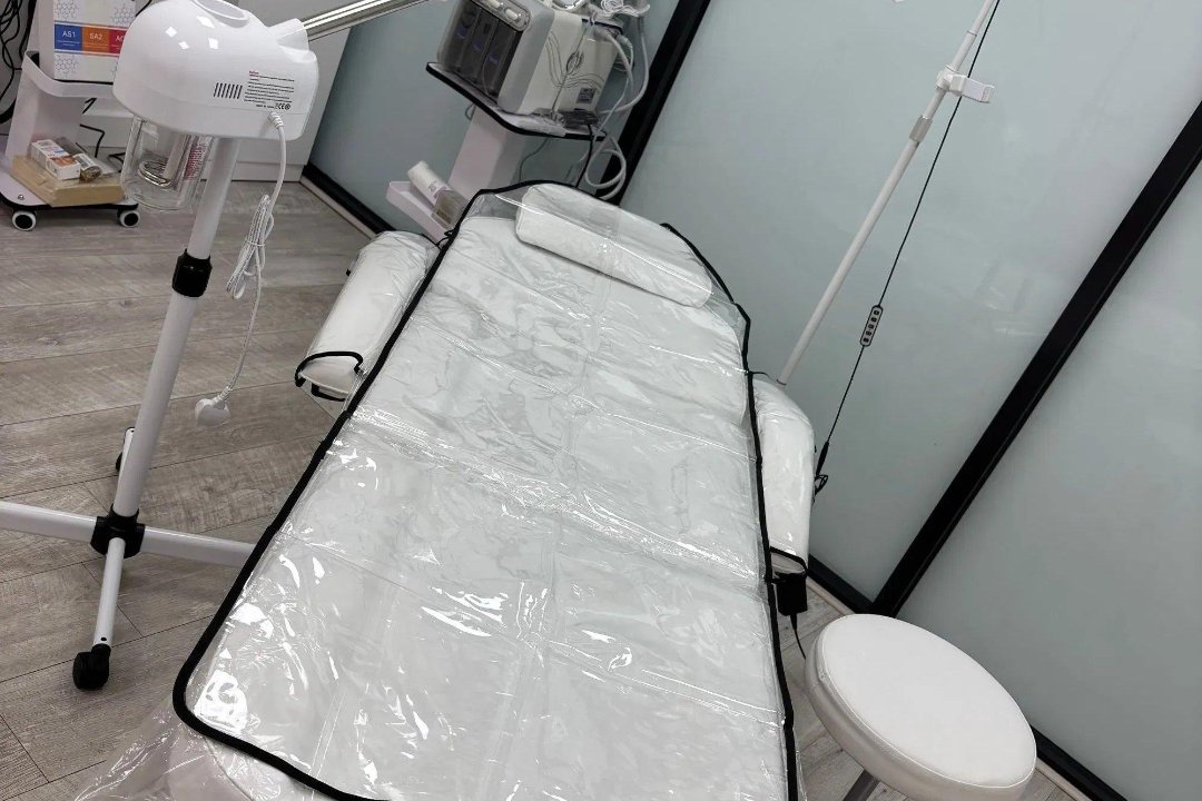 Char's Beauty Lab, london, West Twyford, London