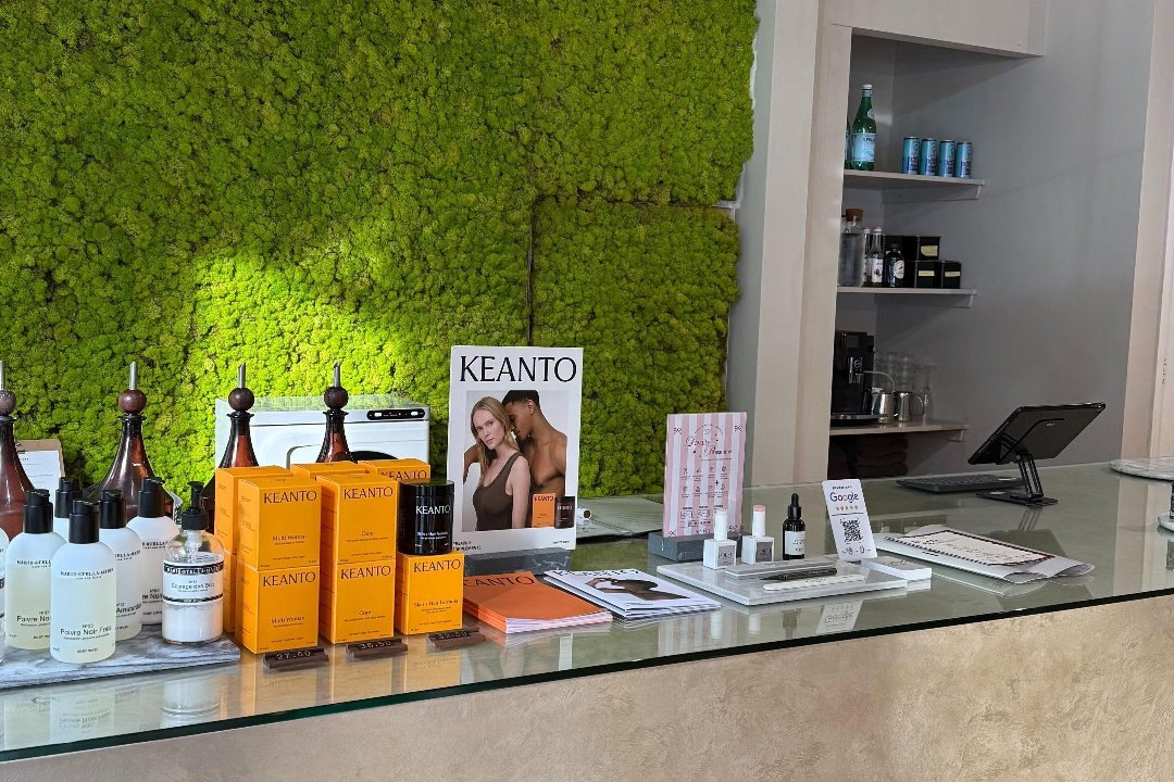 Polish nail bar, Maasstraat, Amsterdam