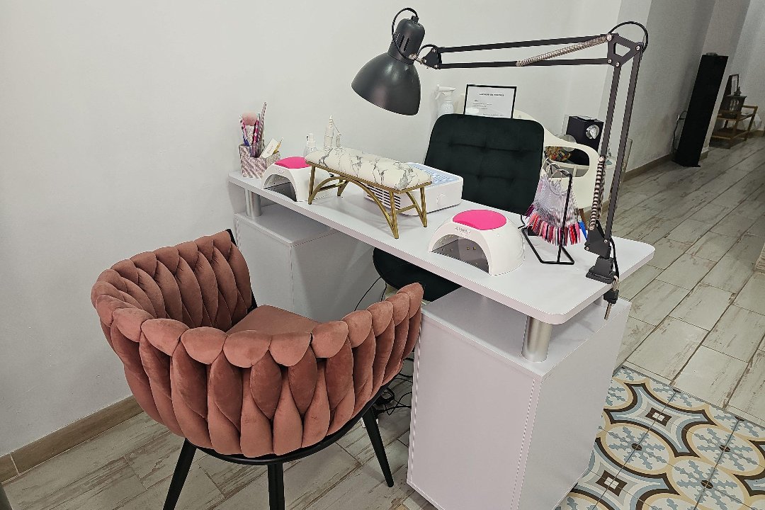 Loredana Patrascu Uñas y pestañas, Pla del Remei, Valencia