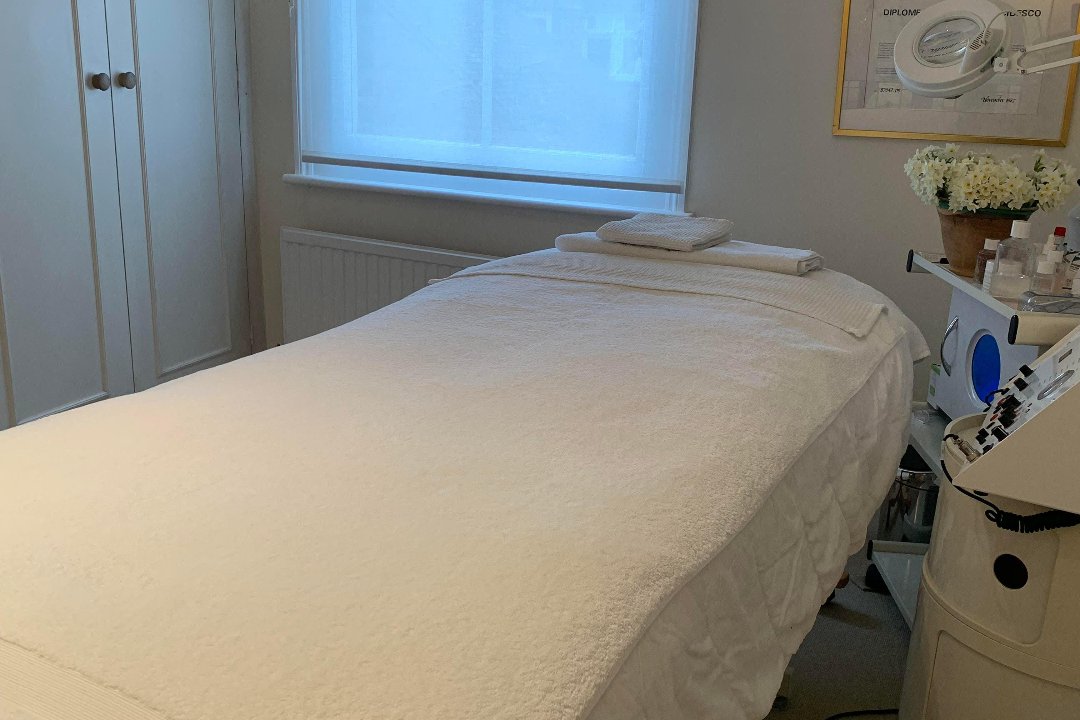 Amanda Lacey Atelier, Kew Bridge, London