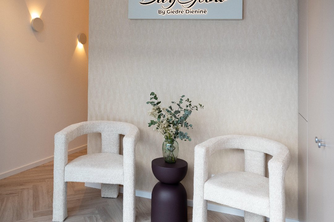 Plunksna Brows, Pilaite, Vilnius