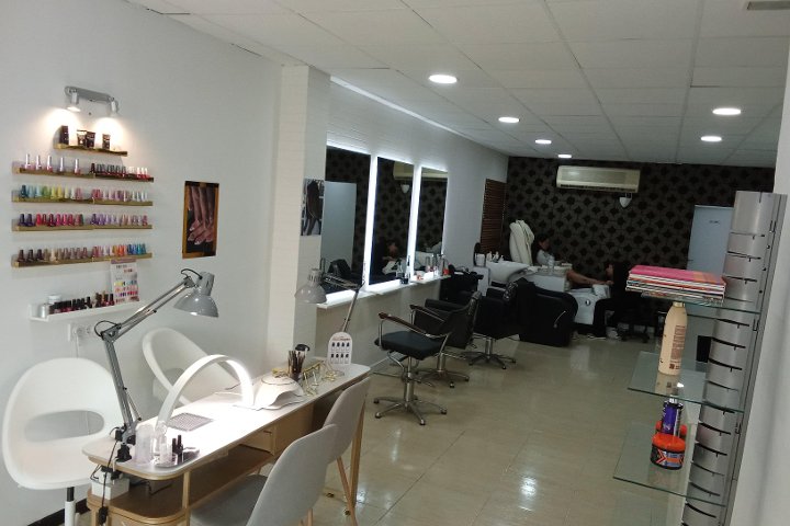 Yousfi Salon - Onglerie Terrassa - Photo de galerie - OneBooking