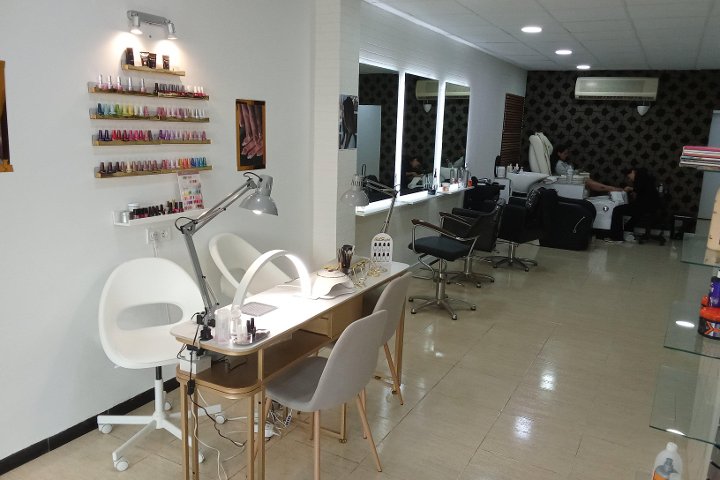 Yousfi Salon - Onglerie Terrassa - Photo de galerie - OneBooking
