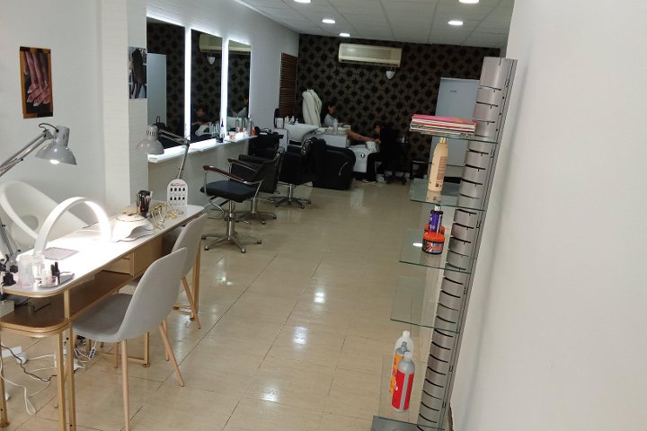 Yousfi Salon - Onglerie Terrassa - Photo de galerie - OneBooking