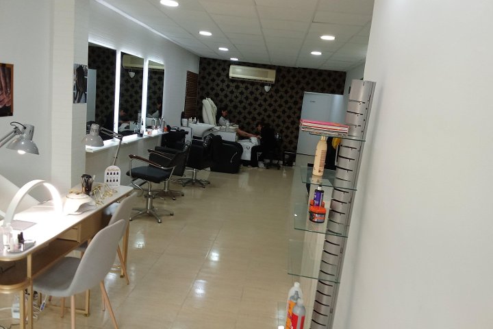 Yousfi Salon - Onglerie Terrassa - Photo de galerie - OneBooking