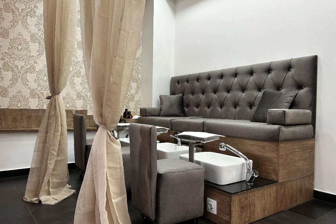 Made Your Nails, Egaleo, Αττική