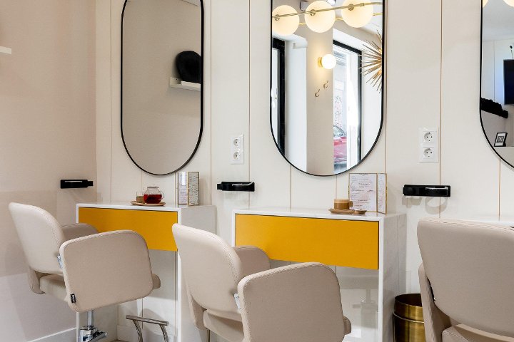 Deja Vu Hair & Make Up - Onglerie Embajadores - Photo de galerie - OneBooking