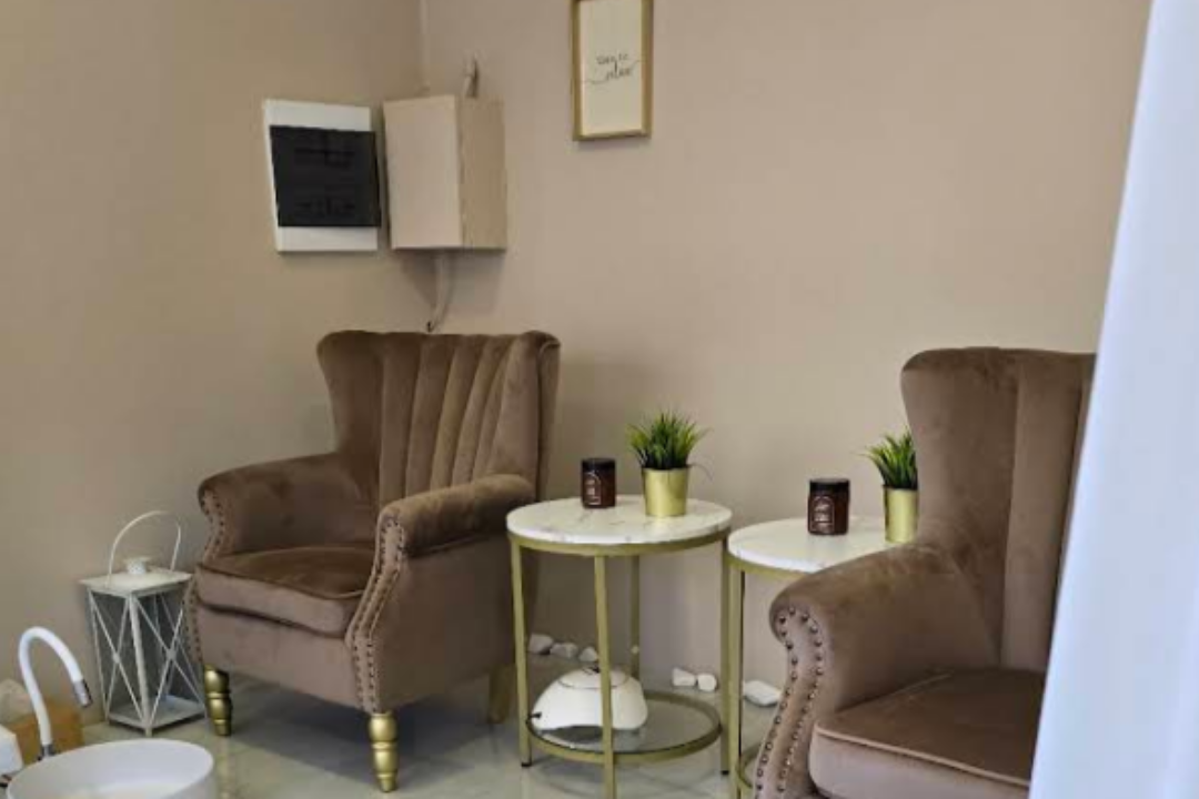 Velvet Touch, Moschato, Piraeus