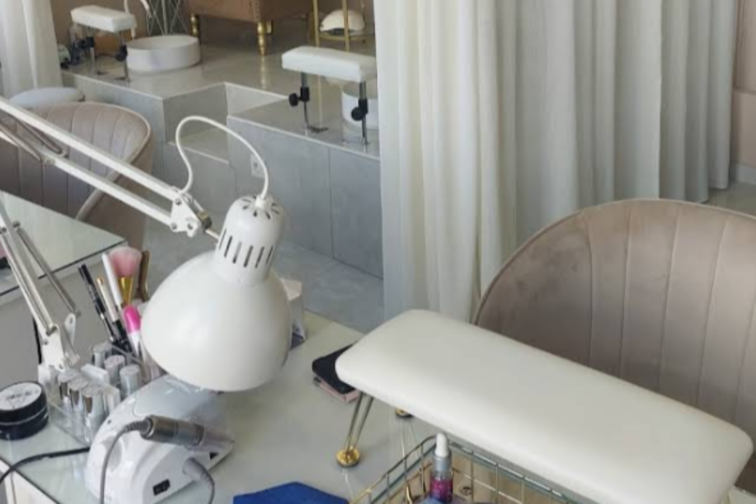 Velvet Touch, Moschato, Piraeus