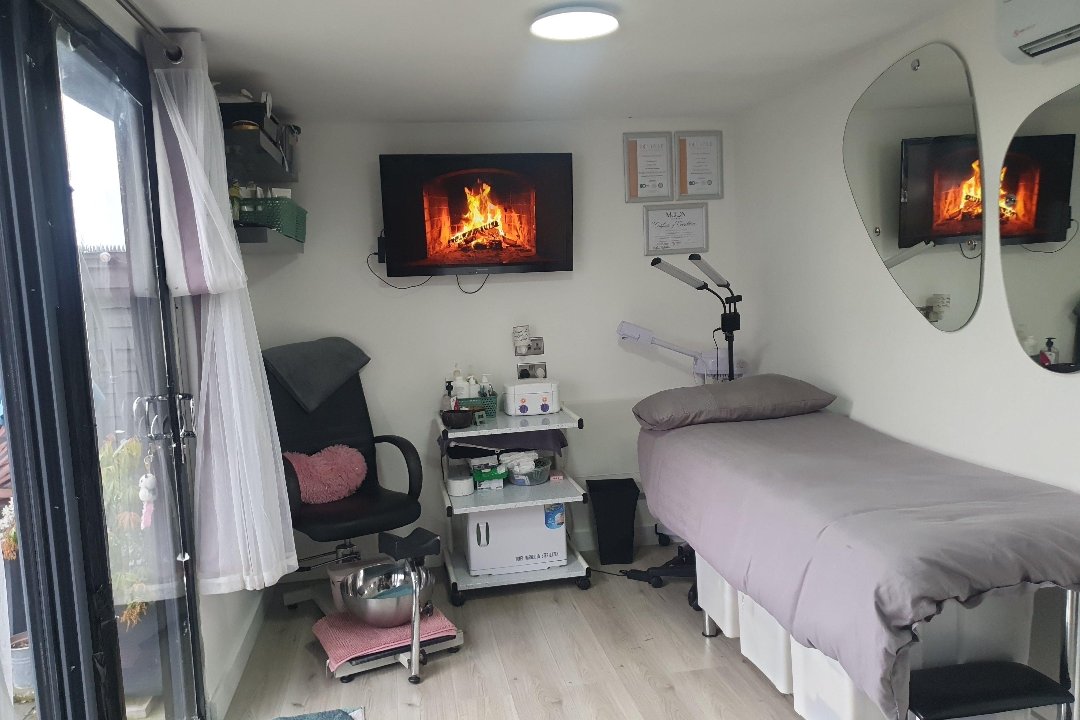 Lashleys, Chase Cross, London