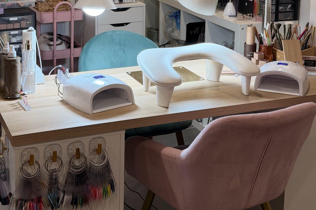 Nails by Fanails, Aubinges, Centre-Val de Loire