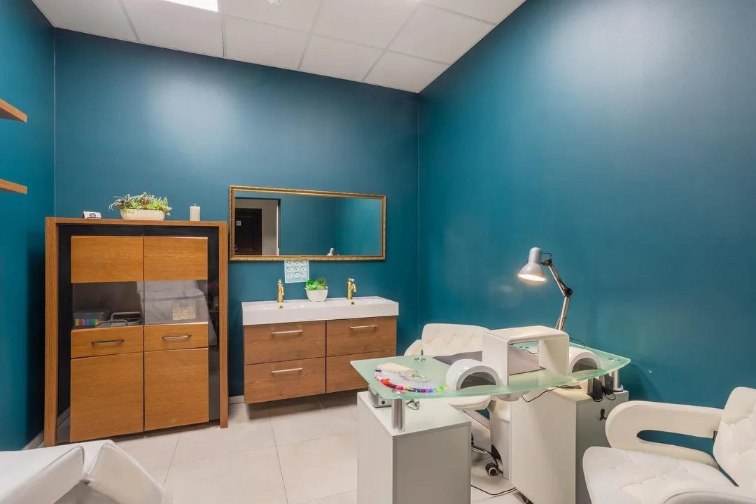 Nagų meistrė Lena, Pašilaiciai, Vilnius