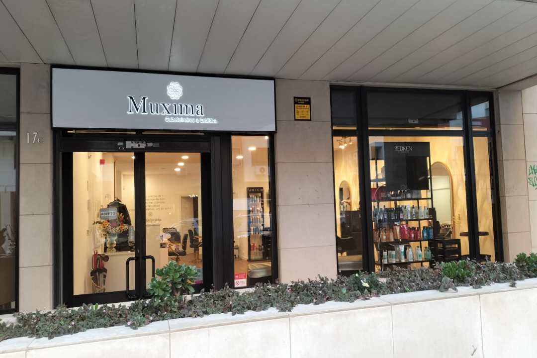 Muxima Cabelereiros & Estética, Bairro Mário Madeira, Distrito de Lisboa