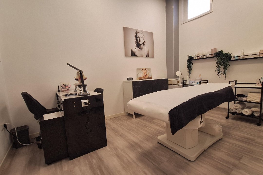 ICON Beauty Lab & Nails c/o ICON Barber Loft, Bufalotta, Roma