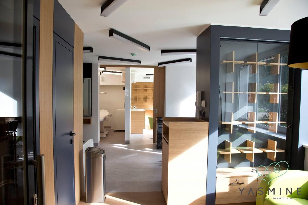 Stilingi Plaukai - Yasmine salonas, Lazdynu baseinas, Vilnius