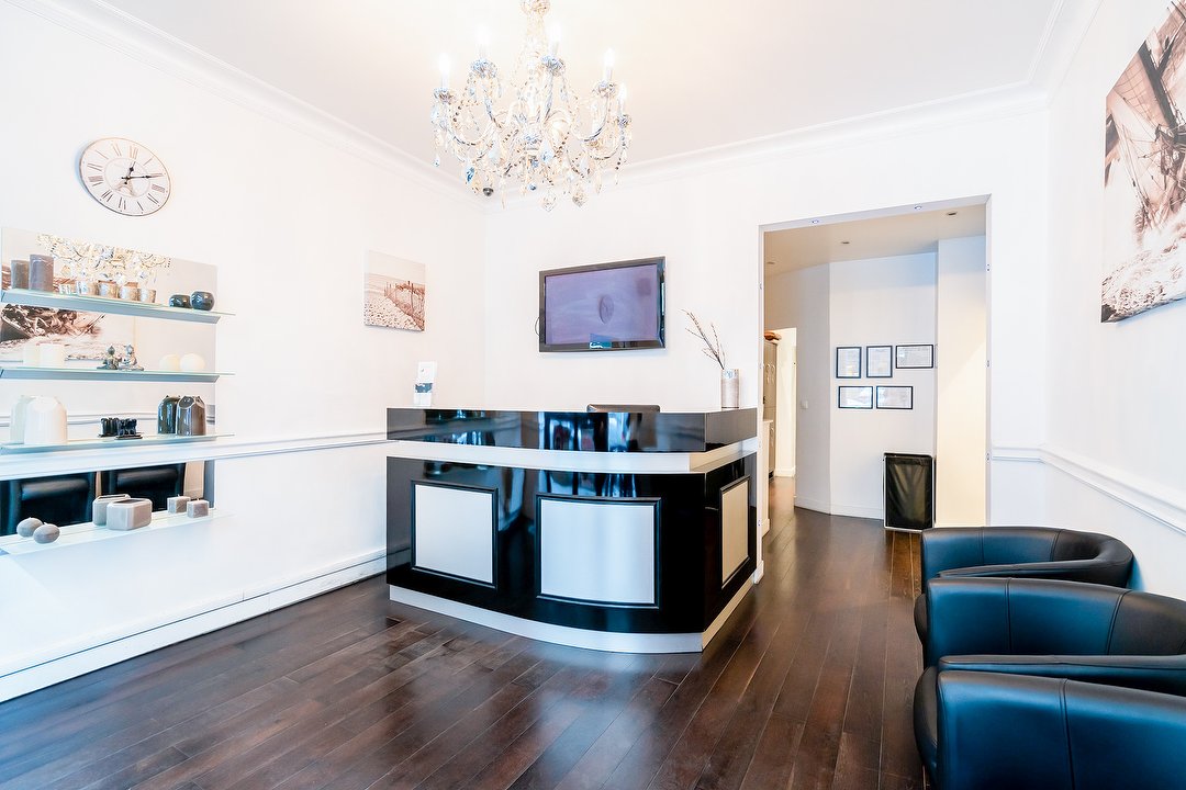 Must Montparnasse, Métro Montparnasse-Bienvenüe, Paris