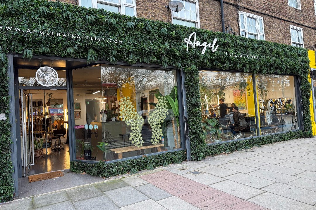 Thaila's Beauty, Oval, London