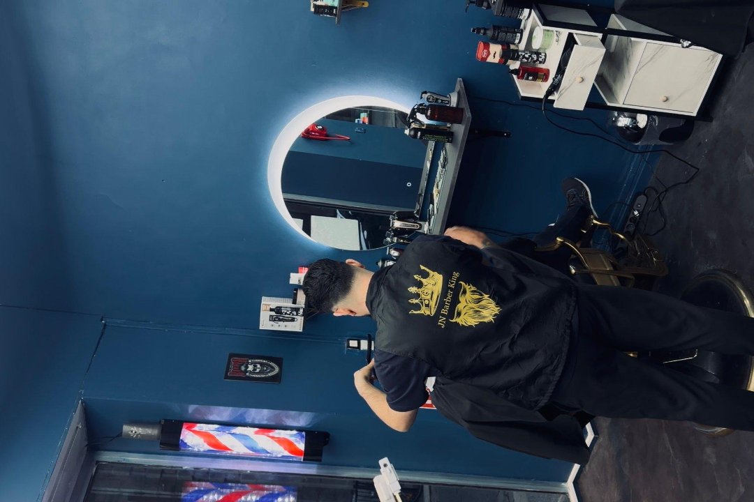 JN Barber King, Lyon 1, Lyon