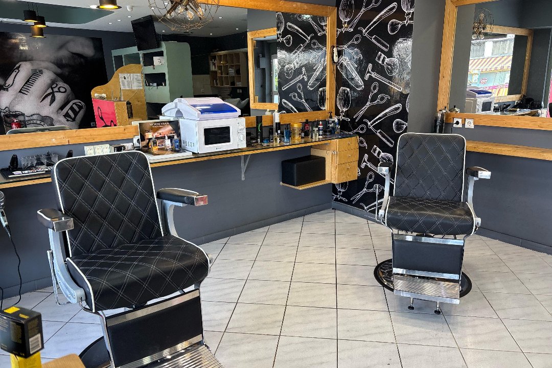 Lord of the Scissor, Γέρακας, Αττική