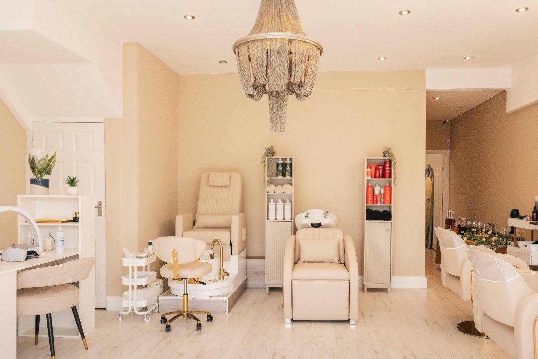 Parmida Hair & Beauty - Parmi & Glow, Osidge, London