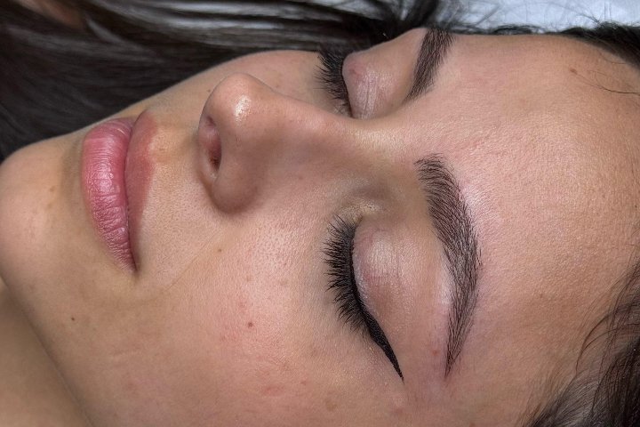 Yanart Brows presso Sun Fashion - Sourcils & cils Bergamo (BG) - Photo de galerie - OneBooking