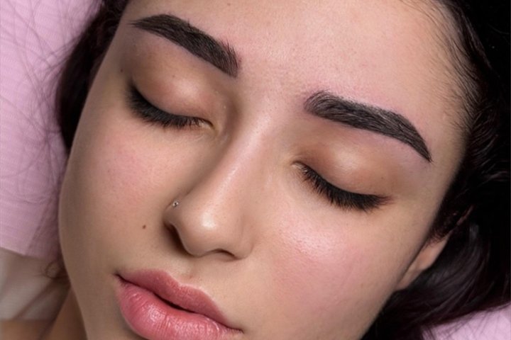 Yanart Brows presso Sun Fashion - Sourcils & cils Bergamo (BG) - Photo de galerie - OneBooking