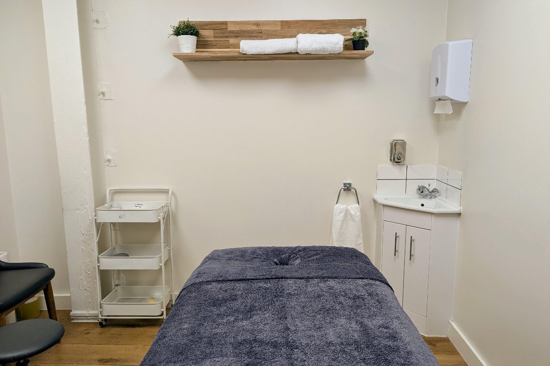 Balance by Leana, Monument, London