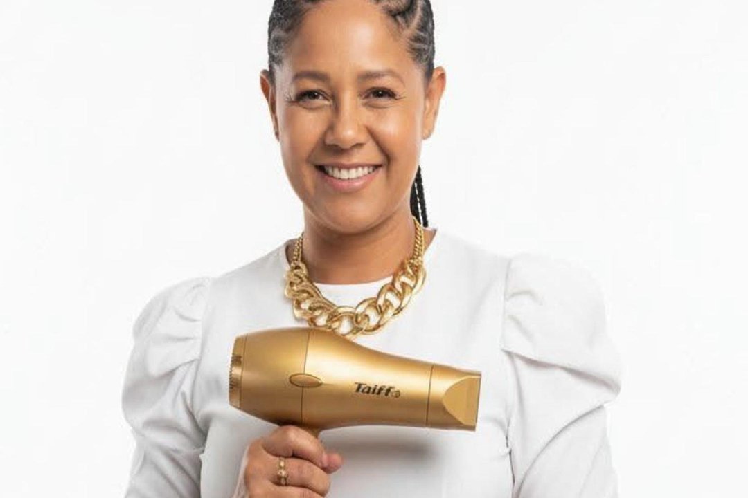 Ju Cabeleireira Espaço de Beleza, Amora