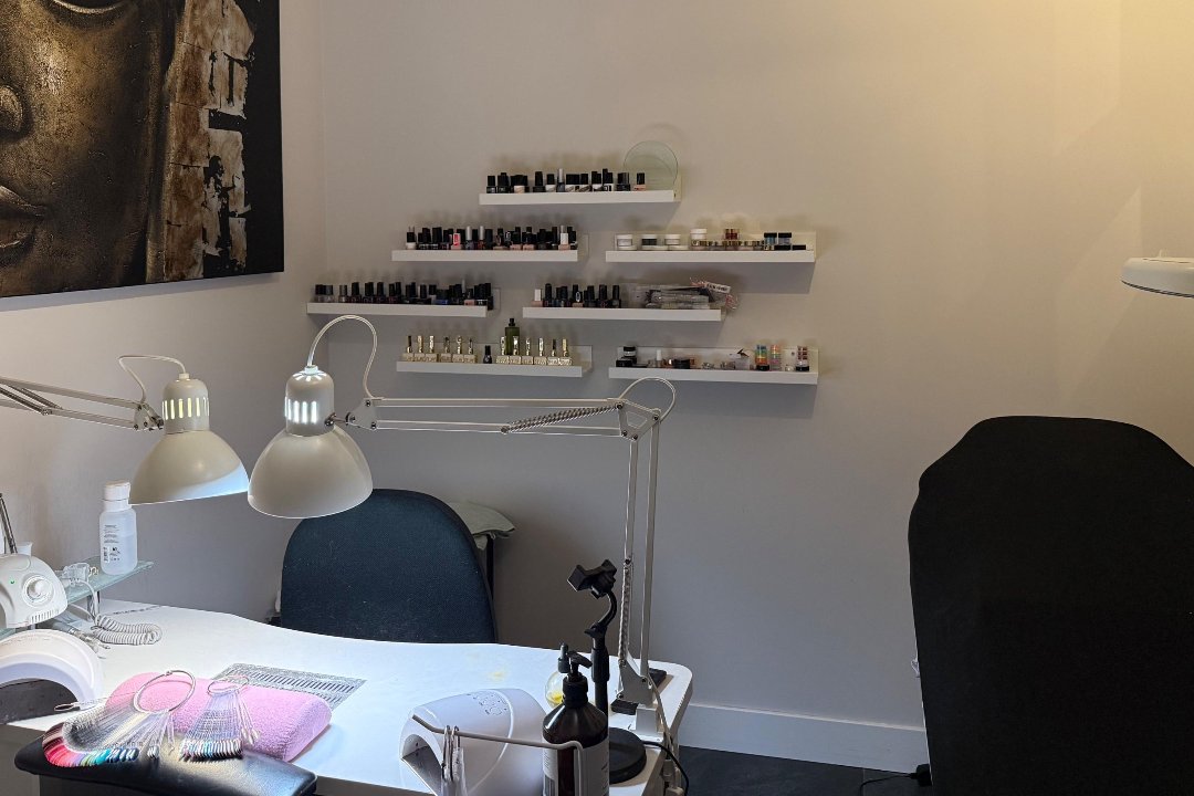 A state of nails, Voordijkshoorn, Zuid-Holland