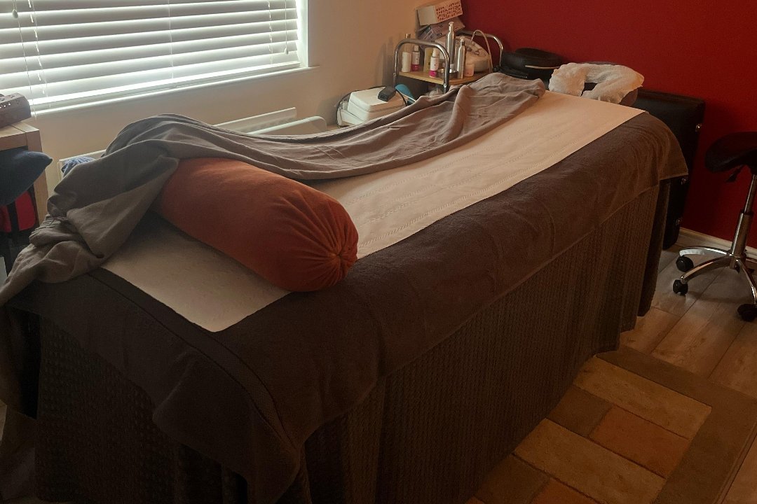 Holisticure Massage Therapy, Gloucester