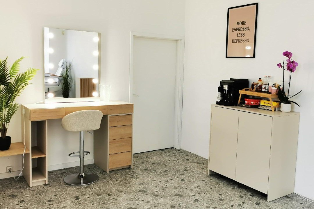 Depiliacijos ir grožis by V.K, Naujamiestis, Kaunas