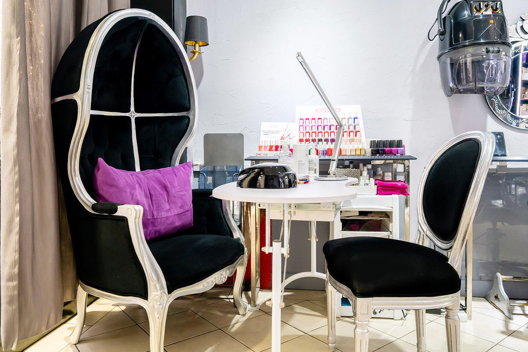 Beautiful by Olga au Salon Castellane, Métro Concorde, Paris