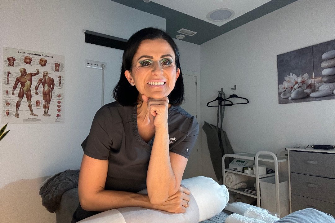 Isabel Jurado,Masajista acompaño a mujeres +45 a mejorar su salud y bienestar en Chamartín, Alberto Alcocer, Madrid