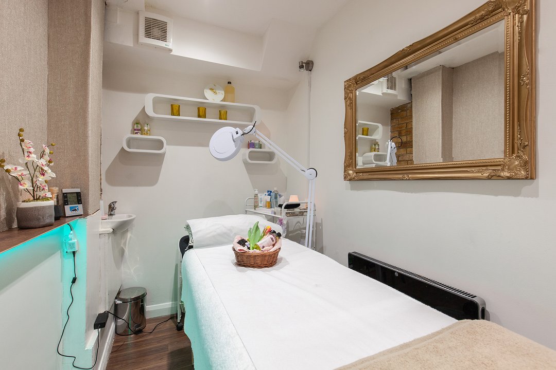 Distrctd Beauty, Teddington, London