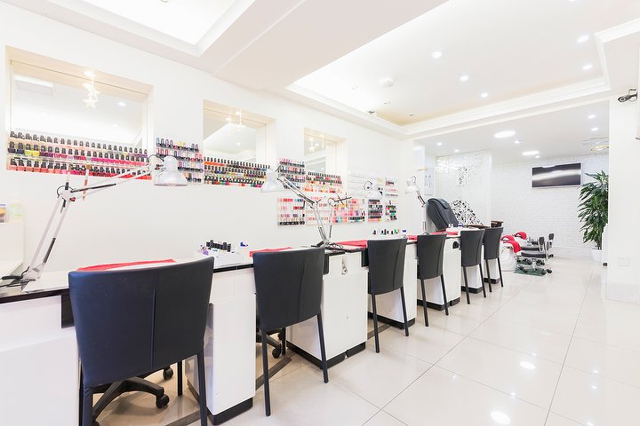 Modern Nail Spa & Beauty Nail Salon in Whitecross Street