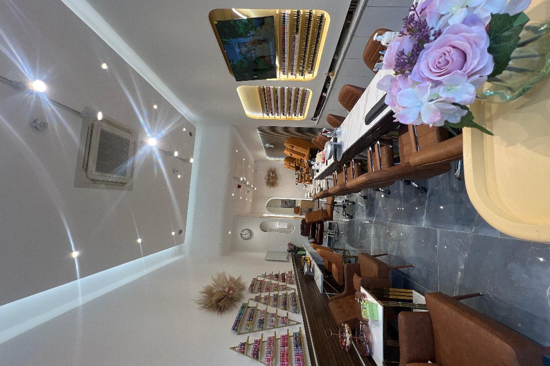 Nails & Beauty @ Cafe’, Waterlow Park, London